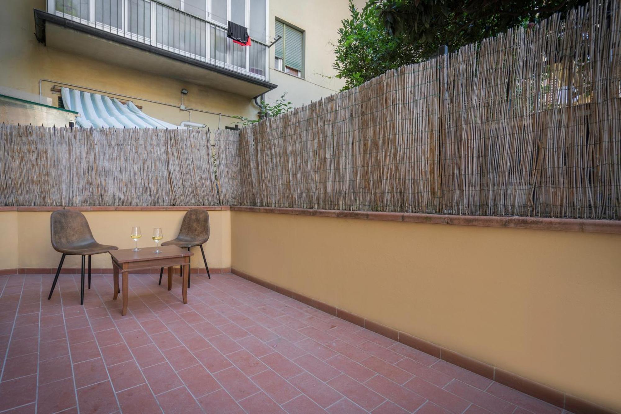Appartamento Incantevole Con Patio Floransa Dış mekan fotoğraf