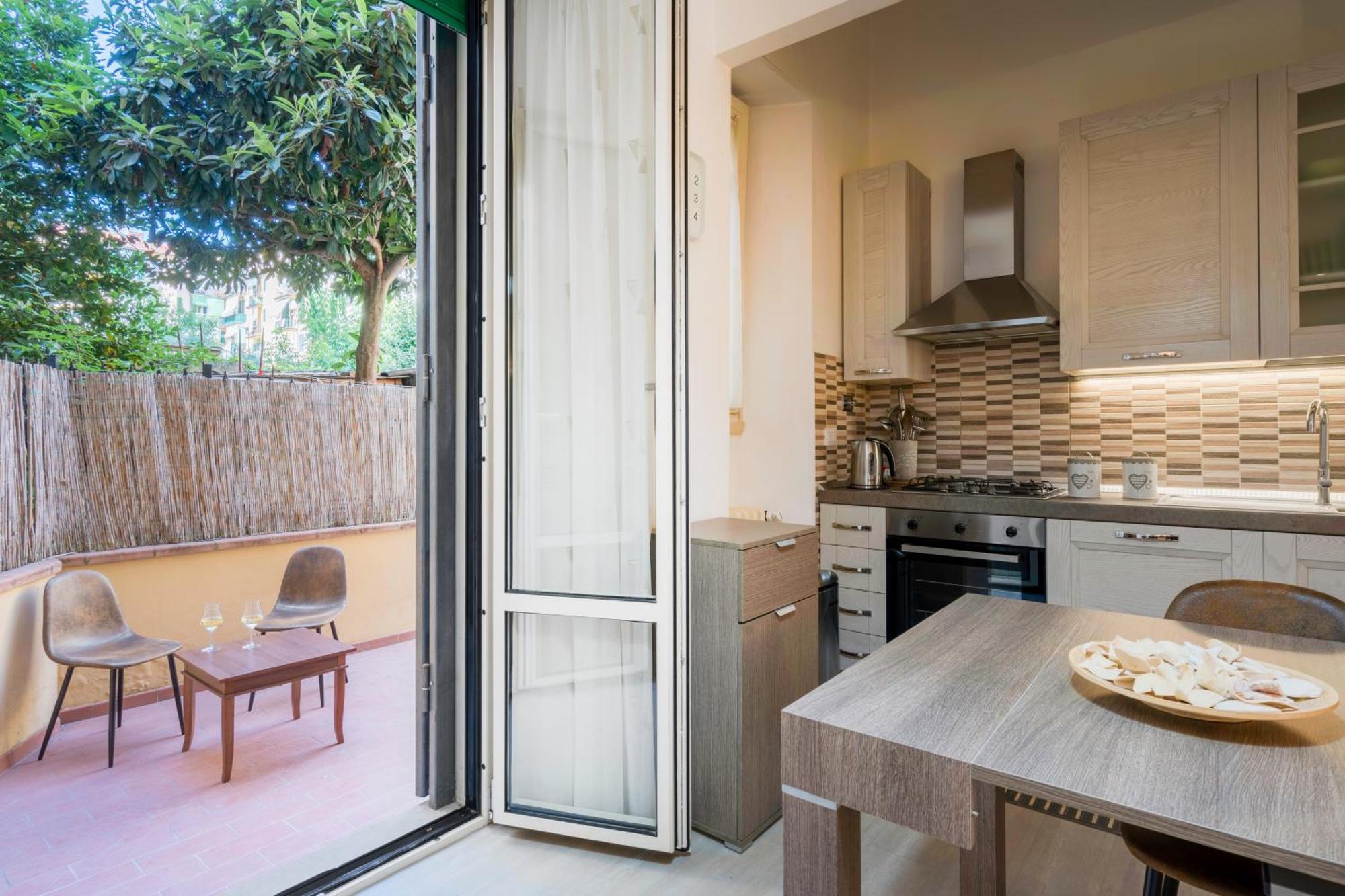 Appartamento Incantevole Con Patio Floransa Dış mekan fotoğraf